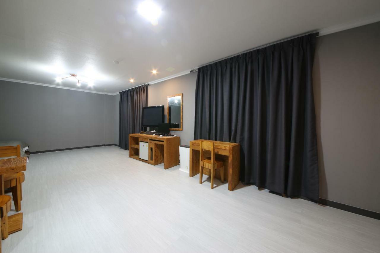 Gung Hotel ג'אונג'ו מראה חיצוני תמונה